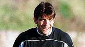 NO SE CORTA. Alfredo Argensó no aprueba la expulsión que sufrió en Mendizorroza.