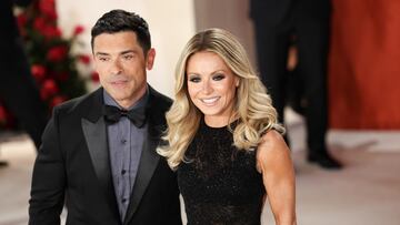 Mark Consuelos and his wife Kelly Ripa pose on the champagne-colored red carpet during the Oscars arrivals at the 95th Academy Awards in Hollywood, Los Angeles, California, U.S., March 12, 2023. REUTERS/Aude Guerrucci