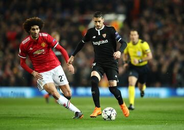 Sergio Escudero y Marouane Fellaini.