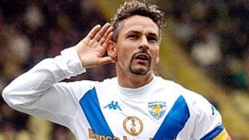 <B>DESPEDIDA</B>. Baggio espera la llamada de la selección italiana en una especie de homenaje de despedida.