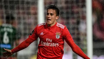 El argentino Franco Cervi celebra un gol con el Benfica en un partido contra el Mar&iacute;timo. 