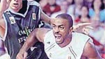 <b>IMPRECISO. </b>Louis Bullock estuvo bien controlado por la defensa del Caja y falló bastante.