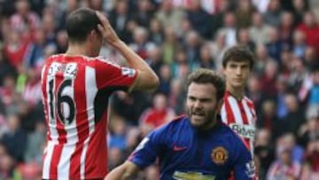 Mata celebra su gol.