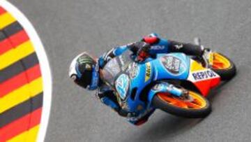 Álex Rins rueda en el circuito de Sachsenring.