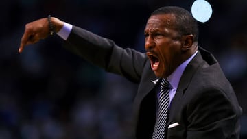 Dwane Casey, ex de los Toronto Raptors, es el nuevo entrenador de los Detroit Pistons.