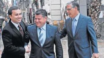 <b>EQUIPO. </b>Huerga y Ferrándiz, miembros del equipo de trabajo, junto a Valentín Botella.