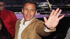 Alexis viaja a Inglaterra para zanjar la situación con Arsenal