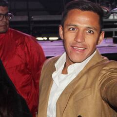 Alexis viaja a Inglaterra para zanjar la situación con Arsenal