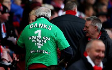 A football fan pays his respects in memory of Gordon Banks at the bet365 Stadium.