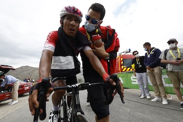 Nairo Quintana demostró una vez más que es uno de los mejores del mundo. La etapa 11 del Tour de Francia movió la general y el colombiano fue protagonista tras mantenerse a rueda de los capos y lanzar un ataque a 9.4 km de meta. Vingegaard aprovechó el mal día de Pogacar y le arrebató el maillot amarillo. 