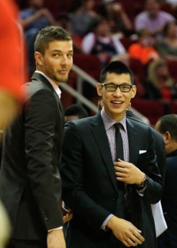 Parsons, junto a Jeremy Lin.