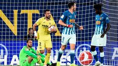 Villarreal&#039;s Spanish defender Mario (2L) celebrates after scoring during the Spanish league football match Villarreal CF against Club Atletico de Madrid at La Ceramica stadium in Vila-real on October 20, 2018. (Photo by JOSE JORDAN / AFP)