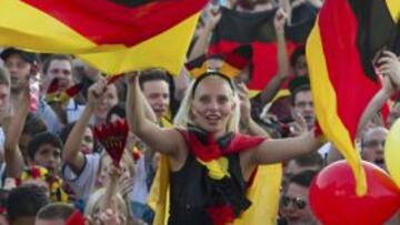 Mario Gómez salva con un cabezazo a Alemania