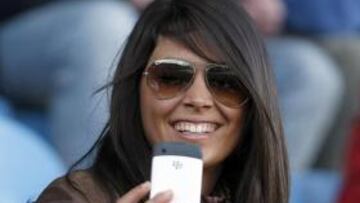 <b>Cuidado, que dispara. </B>Levante-Espanyol. El fotógrafo busca a la guapa y la guapa le encuentra a él (una suerte). Queda por saber quién disparó primero, pero la herida ya está abierta. Nuestro compañero, de momento, no reacciona. Lógico y normal. Los reporteros gráficos también tienen corazón. Grande, incluso.