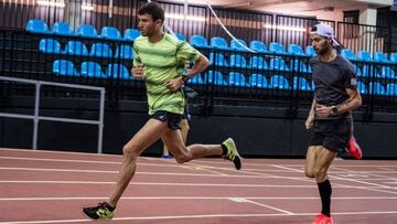 Adel Mechaal, en un entrenamiento indoor en la pista de Gallur.