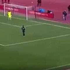 El día que el flamante '9' azul imitó el mejor túnel de Riquelme