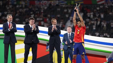 Rodri, con el trofeo de MVP.