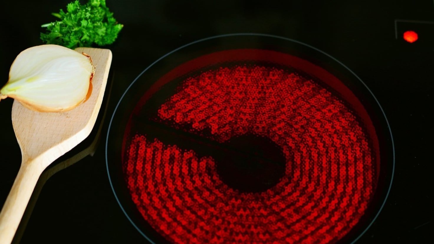 ¡Sorpresa en la Cocina! El Electrodoméstico que Más Electricidad Consume (¡Y No es el Frigorífico!)