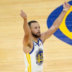 Warriors sign Curry to massive contract extension