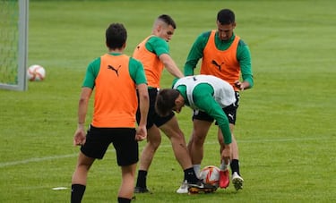 Satrústegui vuelve al centro