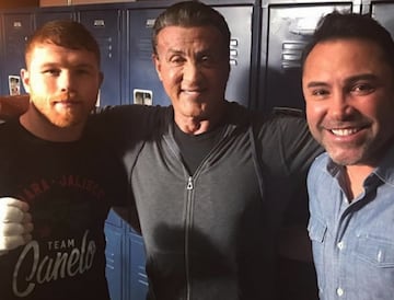 El día que el 'Canelo' y Óscar de la Hoya se tomaron una foto con Sylvester Stallone, mejor conocido por su papel de Rocky Balboa.