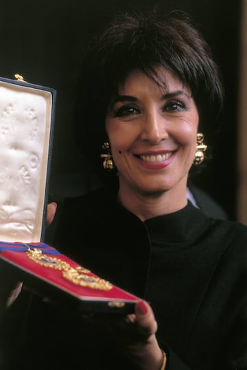 La actriz vallisoletana muestra la Medalla de Oro al Mérito en las Bellas Artes de Espa?a que recibió en 1987.