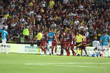 En el partido se presentó una jugada polémica cuando el árbitro le anuló una jugada de gol a Andrés Ricaurte luego de un pase de Germán Cano. Antes de la asistencia, el argentino había tocado el balón con la mano y él mismo le informó al árbitro la irregularidad.