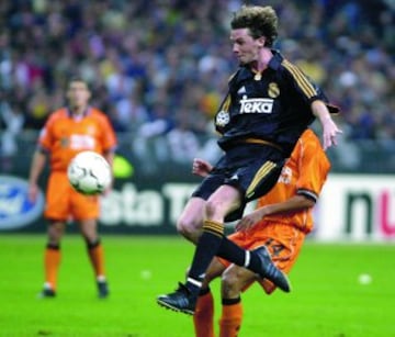 24/05/2000 París fue testigo de la conquista de la Octava Copa de Europa del Real Madrid que ganó por 3-0 al Valencia. McManaman empalmó una volea en el aire para aventajar a los madridista.