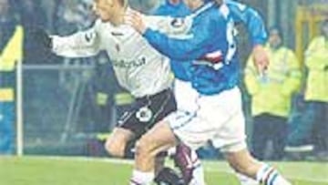 <b>ESTRELLA.</b> Nakamura, de blanco, es la gran estrella y el ídolo que tienen los afi cionados japoneses.