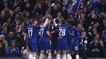 LONDON, ENGLAND - MAY 09: Ruben Loftus-Cheek of Chelsea celebrates with teammates after scoring his team's first goal during the UEFA Europa League Semi Final Second Leg match between Chelsea and Eintracht Frankfurt at Stamford Bridge on May 09, 201