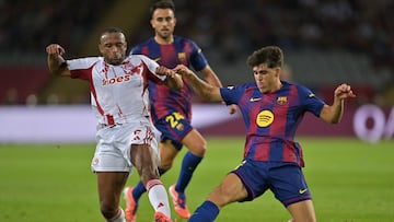 Olympiakos' Moroccan forward #09 Ayoub Kaabi (L) vies for the ball with Barcelona's Spanish defender #05 Pau Cubarsi during the UEFA Champions League league phase match-day 3 football match between FC Barcelona and Olympiakos FC at Estadi Olimpic Lluis Companys in Barcelona on October 21, 2025. (Photo by MANAURE QUINTERO / AFP)