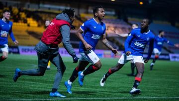 Steven Gerrard disfruta con los goles de Alfredo Morelos que acercan a Rangers al t&iacute;tulo.