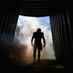 ¿Cuánto dinero ganará el número 1 en el Draft de la NFL jugando para los Panthers en su primer año?