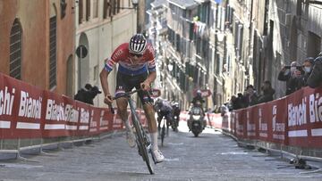 Van der Poel conquista la Strade con una exhibición sobrenatural