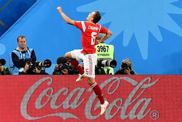 "Russia will win and reach the quarters. Spain are in crisis"