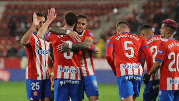 Girona's Ukrainian forward #08 Viktor Tsygankov celebrates with teammates after scoring his team's first goal during the Spanish league football match between Girona FC and Rayo Vallecano de Madrid at the Montilivi stadium in Girona on February 26, 2024. (Photo by LLUIS GENE / AFP)