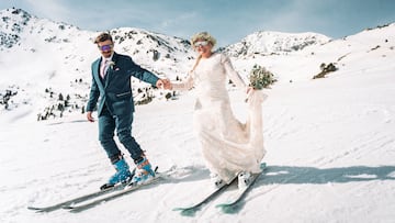 Josefine y Ben esquiando en Grandvalira durante su boda.