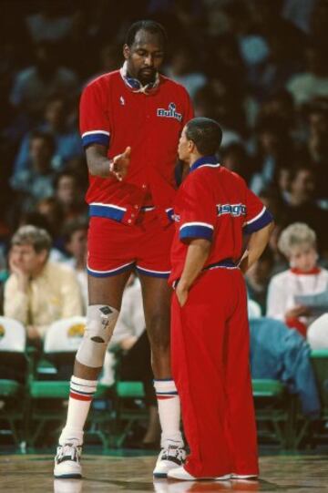 En 1992 Moses Malone y Muggsy Bougues.