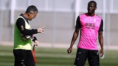 Adrián Ramos reaparecerá con el Granada frente al Barcelona