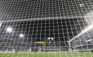 Argentina v Perú at La Bombonera