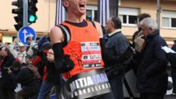 Carles Castillejo gana con autoridad la carrera de 10 km