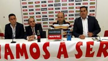 <b>INSIGNIA. </b>Ismael, Francisco Peco, Ángel Domínguez y Sandoval, ayer.