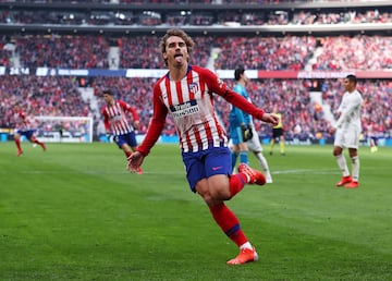 Estrella del f¨²tbol mundial, referente en la delantera rojiblanca y en la Selecci¨®n de Francia que conquist¨® el Mundial de 2018 disputado en Rusia. Lleg¨® al Atl¨¦tico de Madrid en 2014, procedente de la Real Sociedad, que pag¨® 30 millones de euros para hacerse con sus servicios. En 2018 estuvo cerca de firmar con el Barcelona, pero rechaz¨® la oferta, documental incluido. En el Atl¨¦tico hasta 2019 jug¨® 257 partidos en los que anot¨® 133 goles y reparti¨® 44 asistencias.