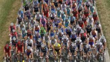 Chavanel se hace con la etapa y con el maillot amarillo