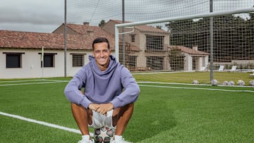 Lucas Vázquez posa para AS el pasado domingo en Galicia, donde el jugador del Real Madrid apura sus vacaciones.