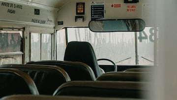 Se le suelta el volante del autobús en mitad del trayecto y la empresa le amenaza con el despido por conducción peligrosa