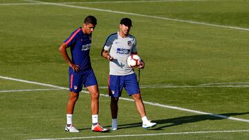 Rodrigo dialoga con Simeone.