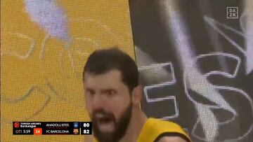 Echan a Mirotic en el momento clave y su reacción es un poema: "Este partido va a traer cola"