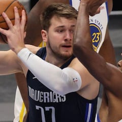 Duelo colosal: Luka Doncic (42) puede con un Curry divino (57)