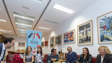 Jesús Mínguez, Clara Simal, Azucena Díaz, Fran Chico, Juan Cantón, Carmen Fernández y Carmen Valero, en un momento de la visita.